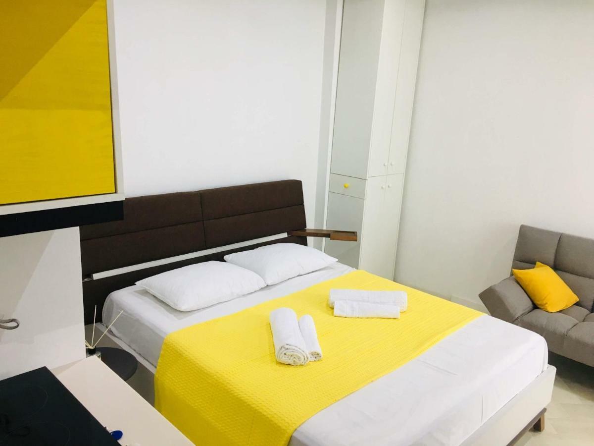Yellow Room With Sea View Махинари Екстериор снимка